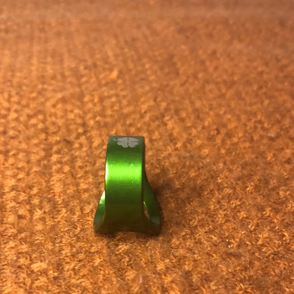 💚 St Patrick’s Day ring that doubles as an opener - Picture 3 of 4